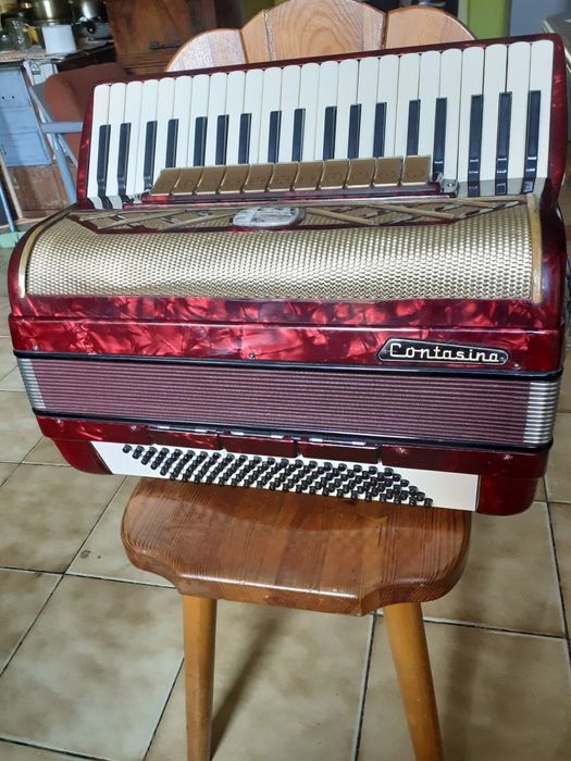 Akordeon Contasina 120bas, stan uważam za dobry  + ładnie gra ,stroi