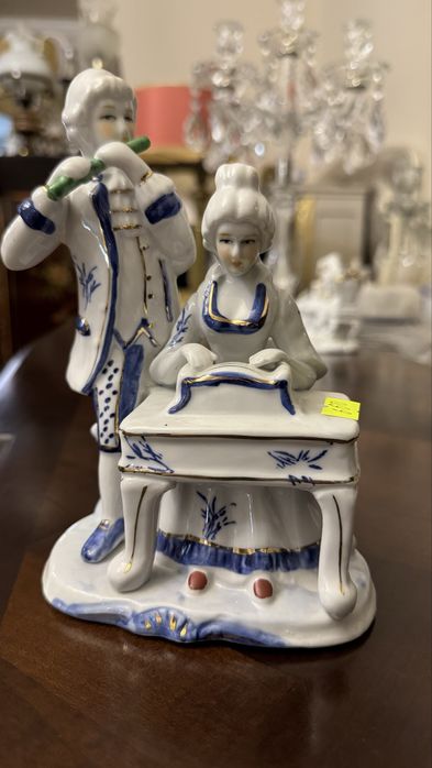 Статуэтки пары фарфровые глазурь и бисквит, из Европы