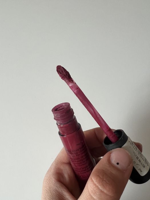 essence matt lipgloss pomadka