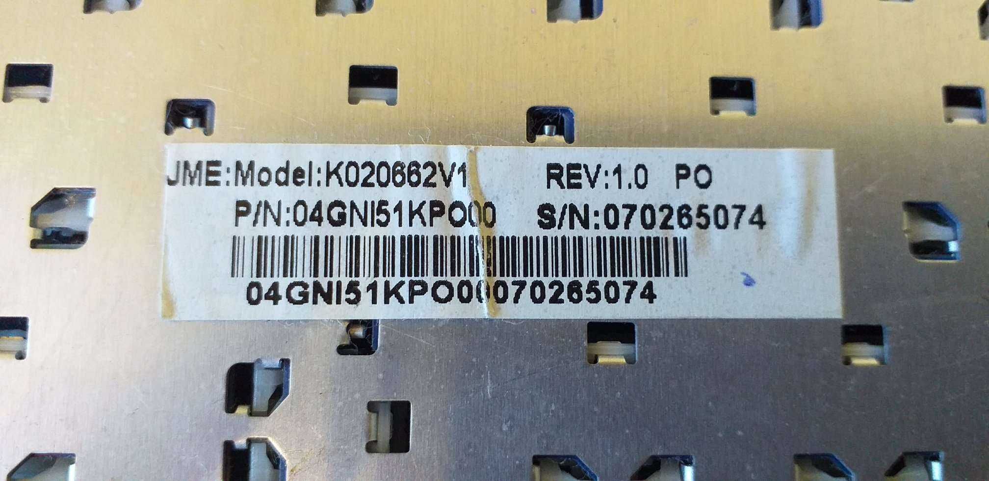 Vários teclados de laptop