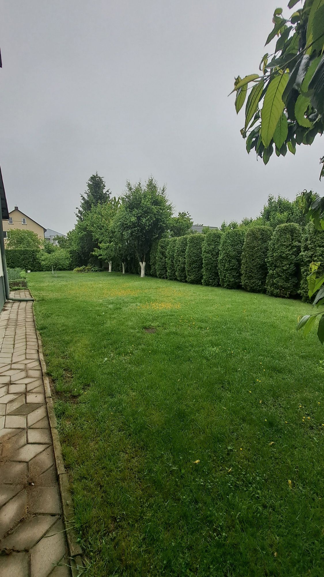 Продаж  двоповерхового будинку