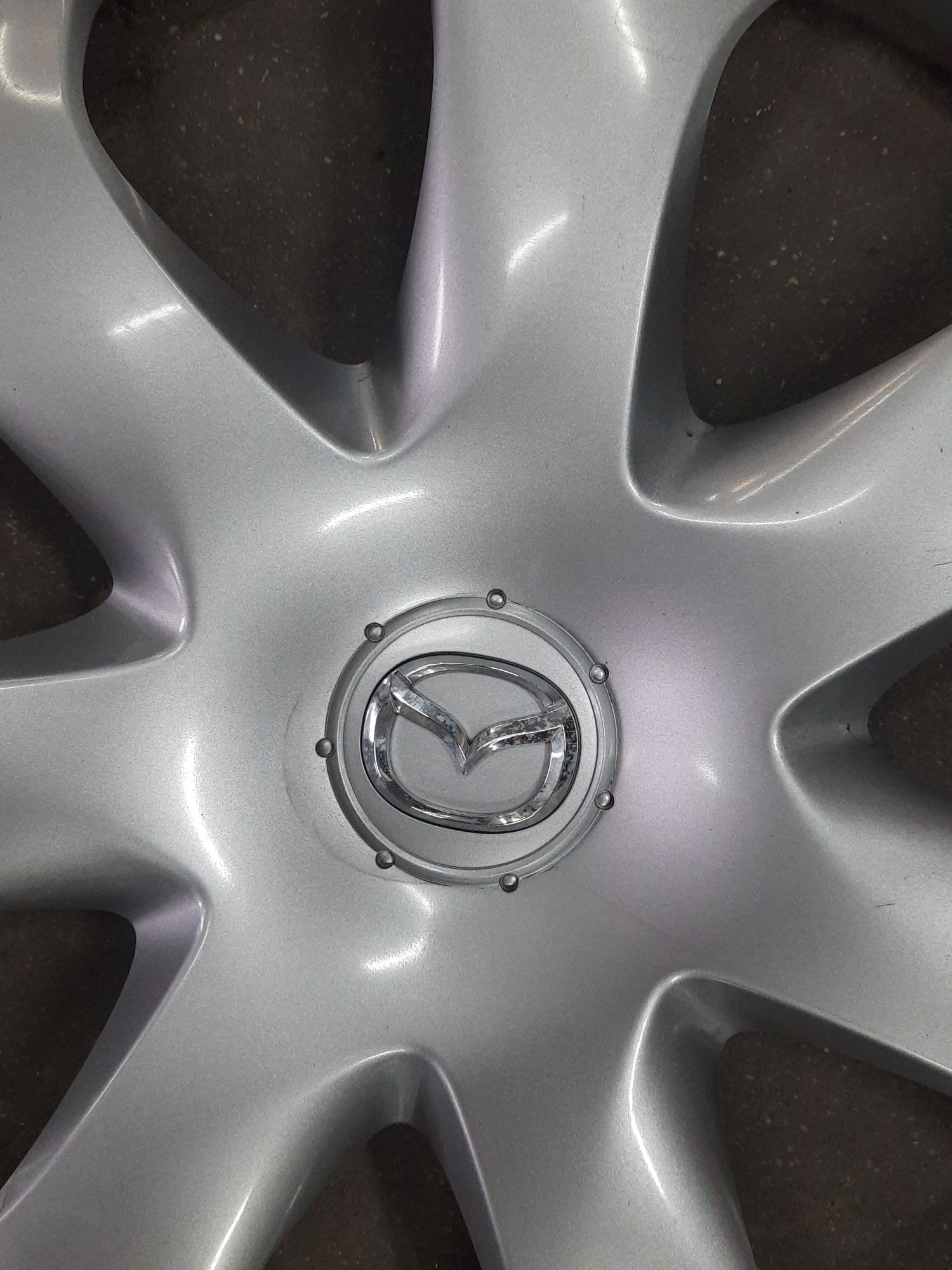 (12) Kołpaki 16" - Mazda