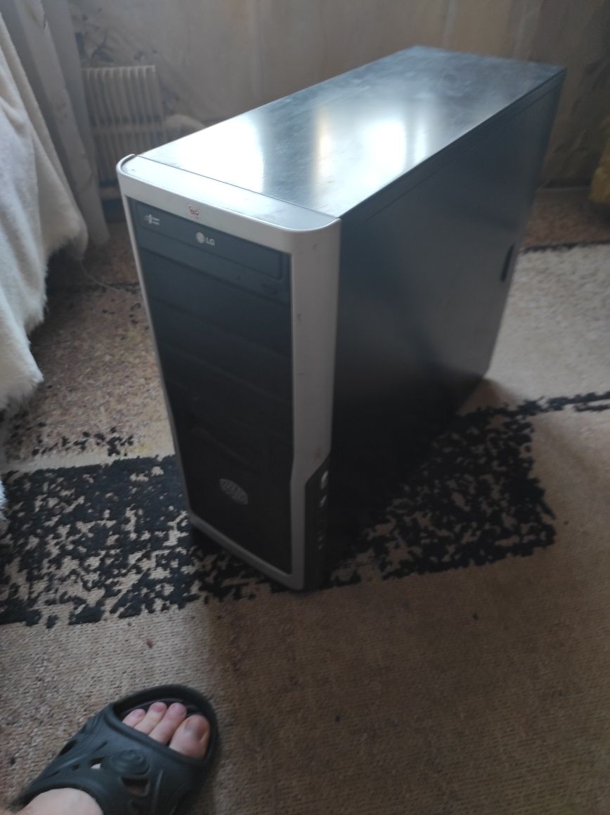 Материнка+видеокарта+процессор+ddr3 (4 шт.), блок питания, корпус.