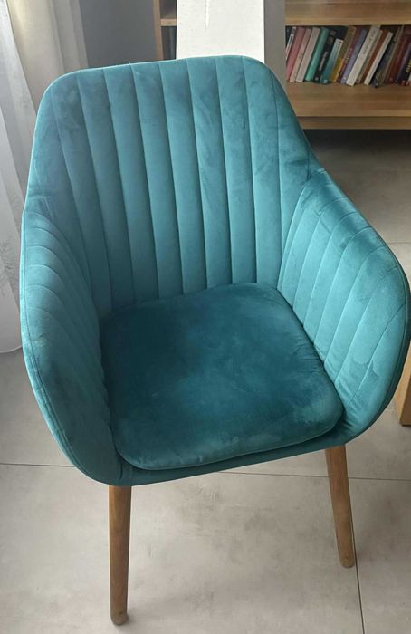 Krzesło Westwing z aksamitu drewniane nogi