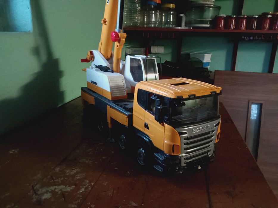 Bruder Scania R Dźwig Liebherr zabawkowy