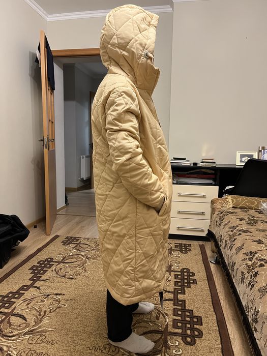 Жіноча осіння зимова куртка приємного кольору