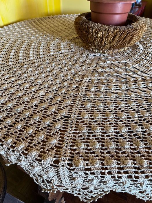 Rendas feitas à mão: Naperons - Toalha redonda