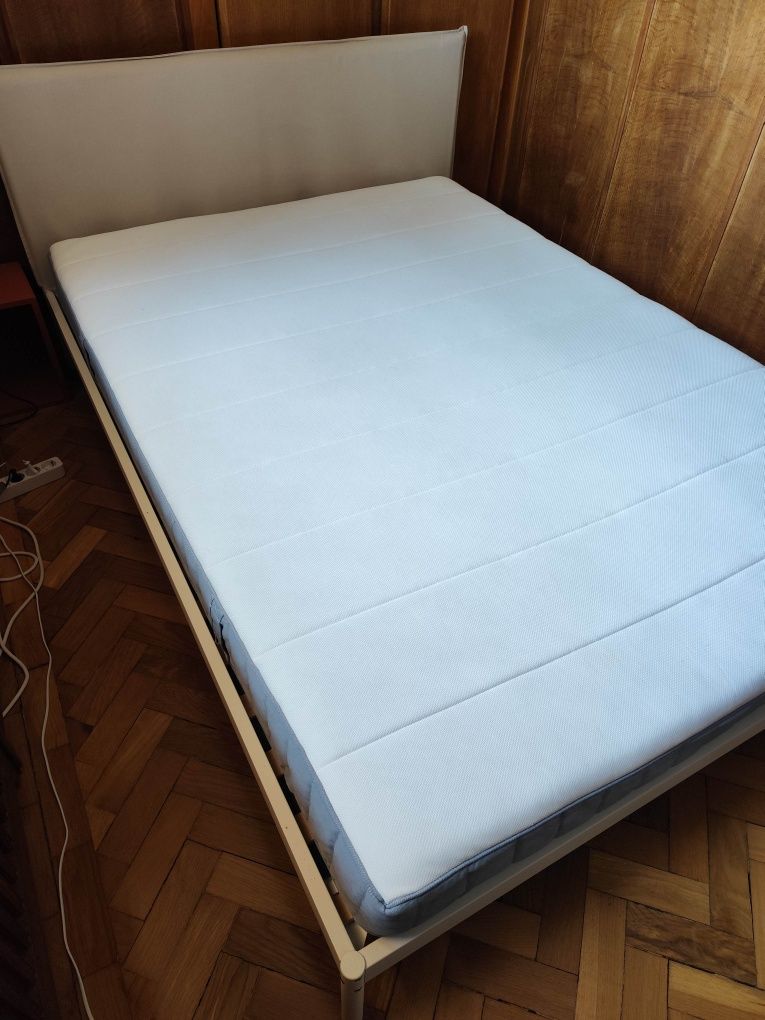 Cama Casal IKEA Kleppstad com colchão