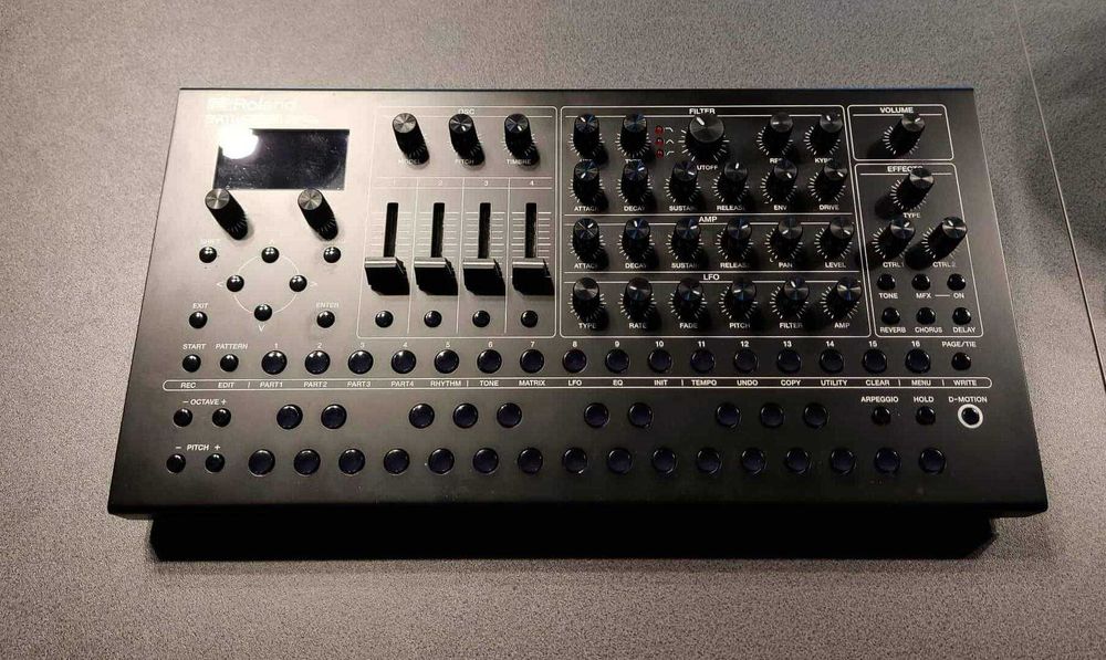Roland SH-SD syntezator (drum machine)