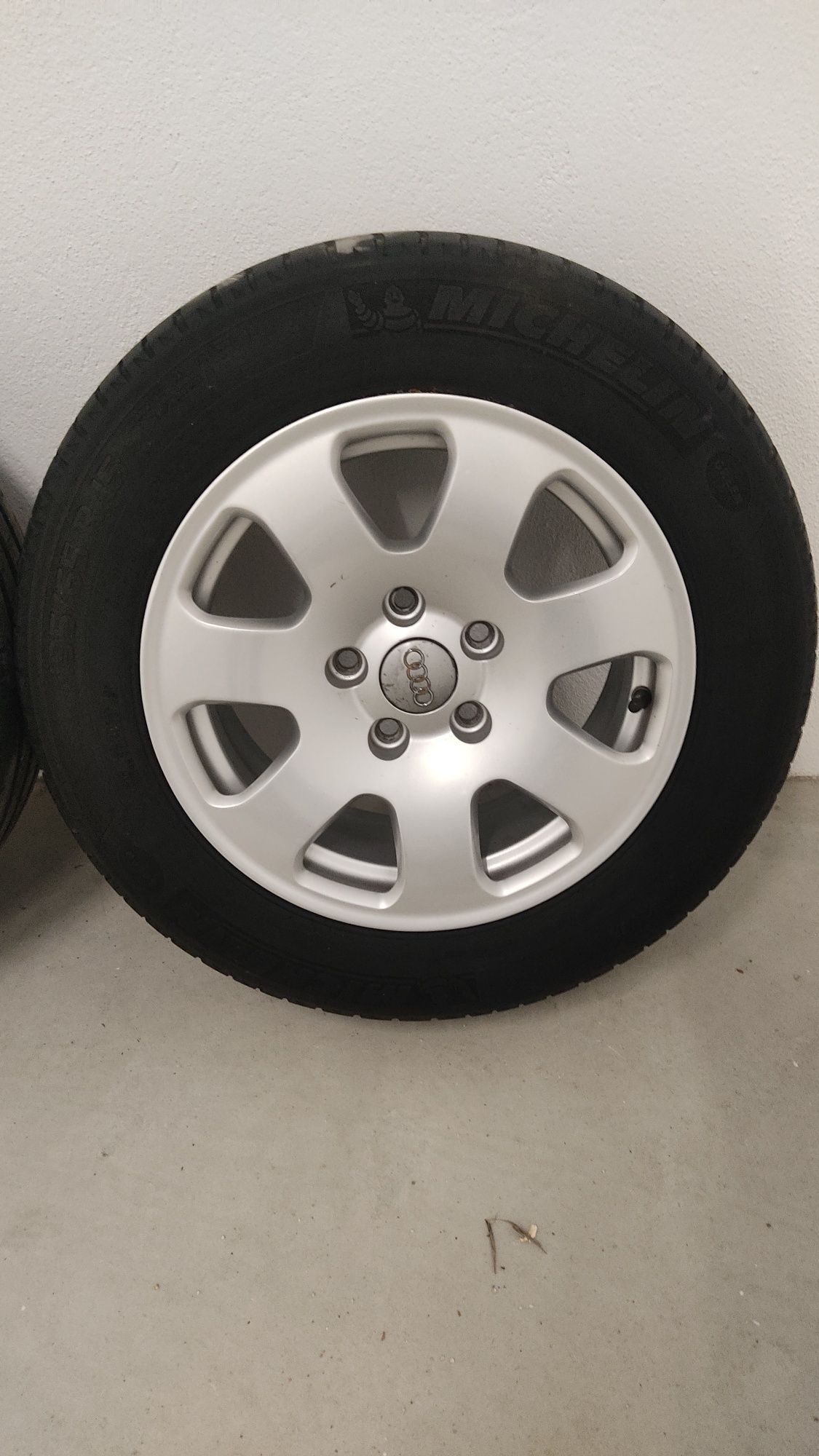 Jantes originais Audi 15" com pneus