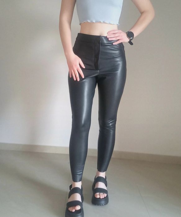 Czarne spodnie damskie woskowane rozmiar M 38 imitacja skórzane