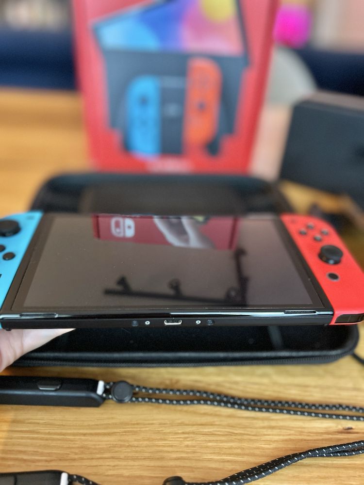 Konsola Nintendo Switch Oled Zestaw + Pokrowiec