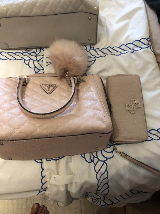 Malas de senhora guess/ferragamo/burberry