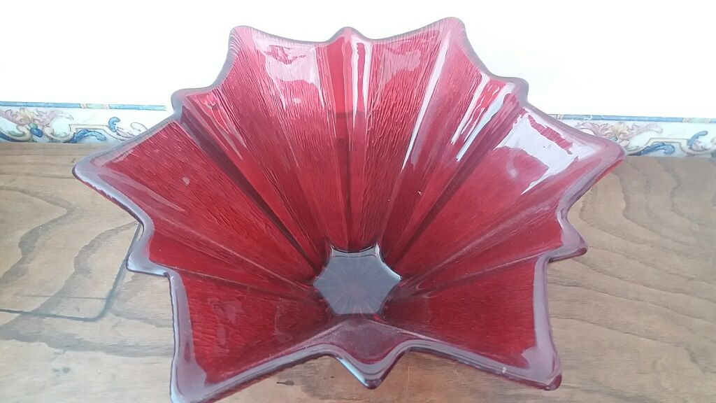 Taça em vidro colorido em perfeito estado 35x35x16cm