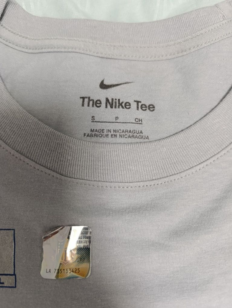 Футболки NIKE нові , є різні розміри L , S і XL  . Залишилось  15 штук