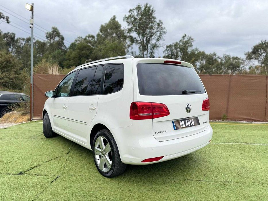 VW TOURAN 2.0 TDI – 7 LUGARES – INTERIOR EM PELE – TETO PANORÂMICO