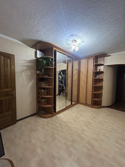 Продаж 4 кімнатної квартири .вул Незалежеості