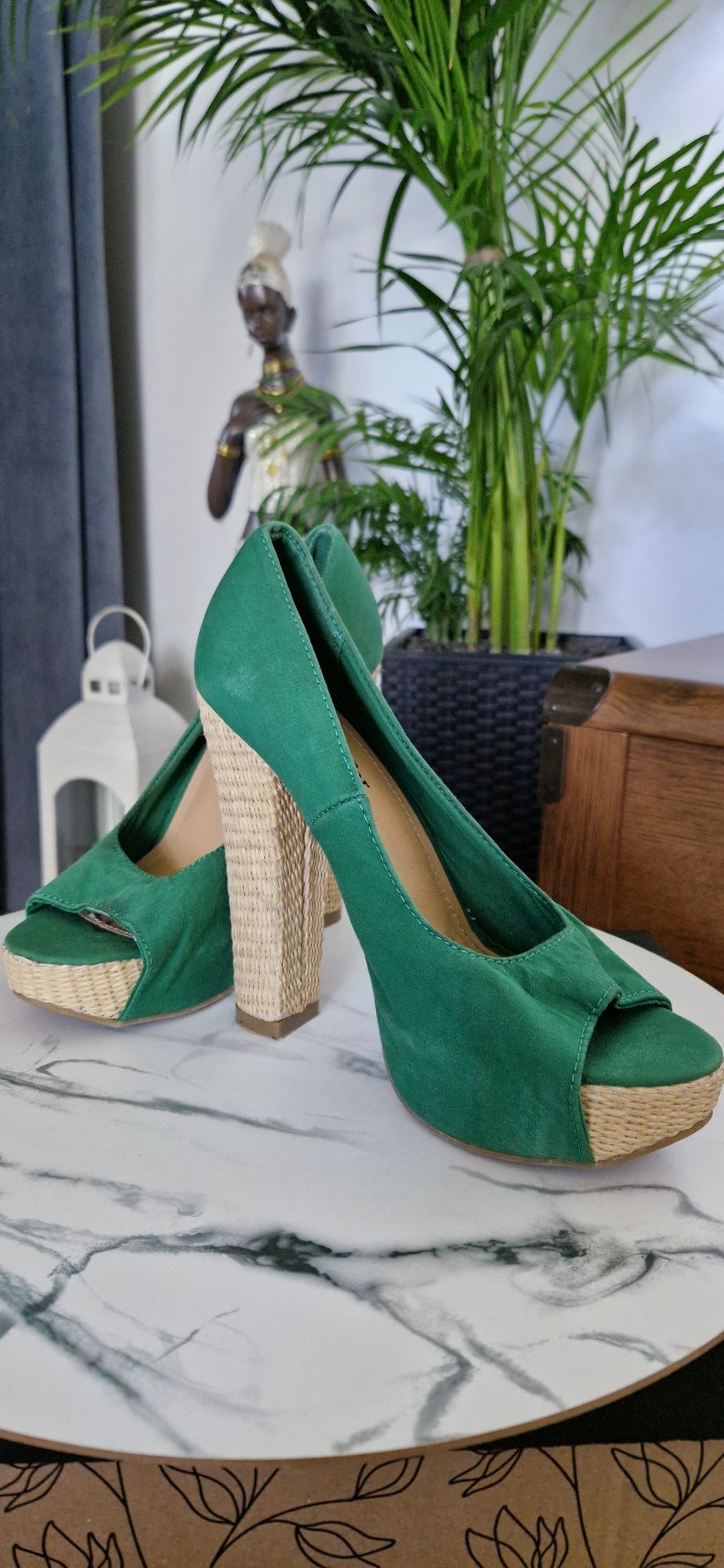 Zielone buty damskie z pięknym obcasem rozmiar 38 Jennifer&Jennifer