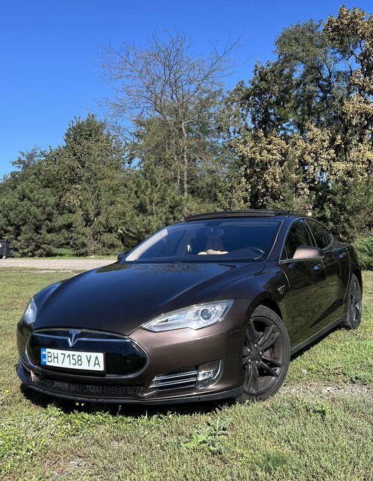 Tesla model S 60кВт 2013