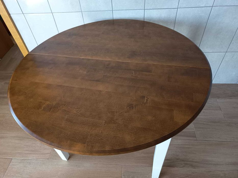 Mesa redonda / tampo em madeira maciça feito à mão