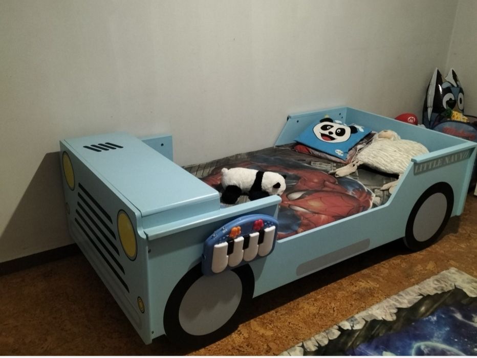 Cama para criança tipo carro