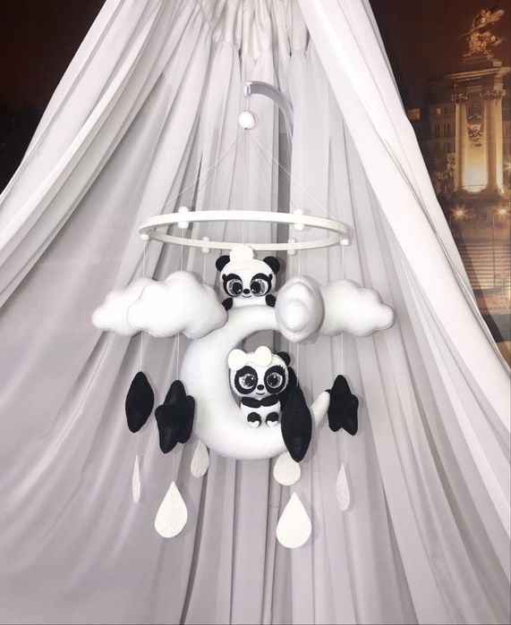 Дитячий мобіль в ліжечко ручної роботи з фетру для хлопчика «Пандочки»