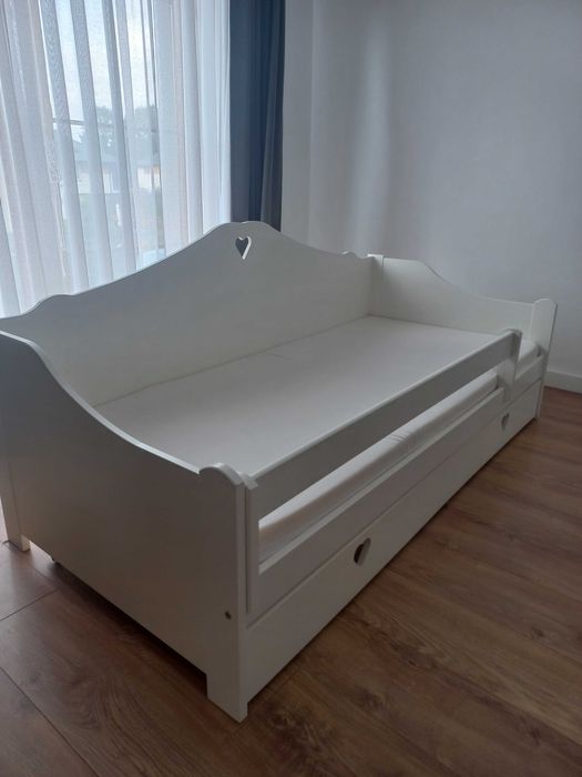 Sprzedam łóżko dla dziewczynki