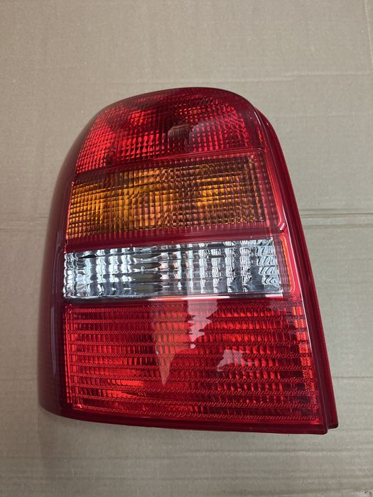 Lampa lewy tyl Audi A4 B5 kombi lift nowa