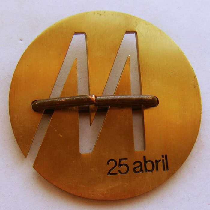 Medalha de Bronze dos 15 Anos da Revolução dos Cravos 25 de Abril