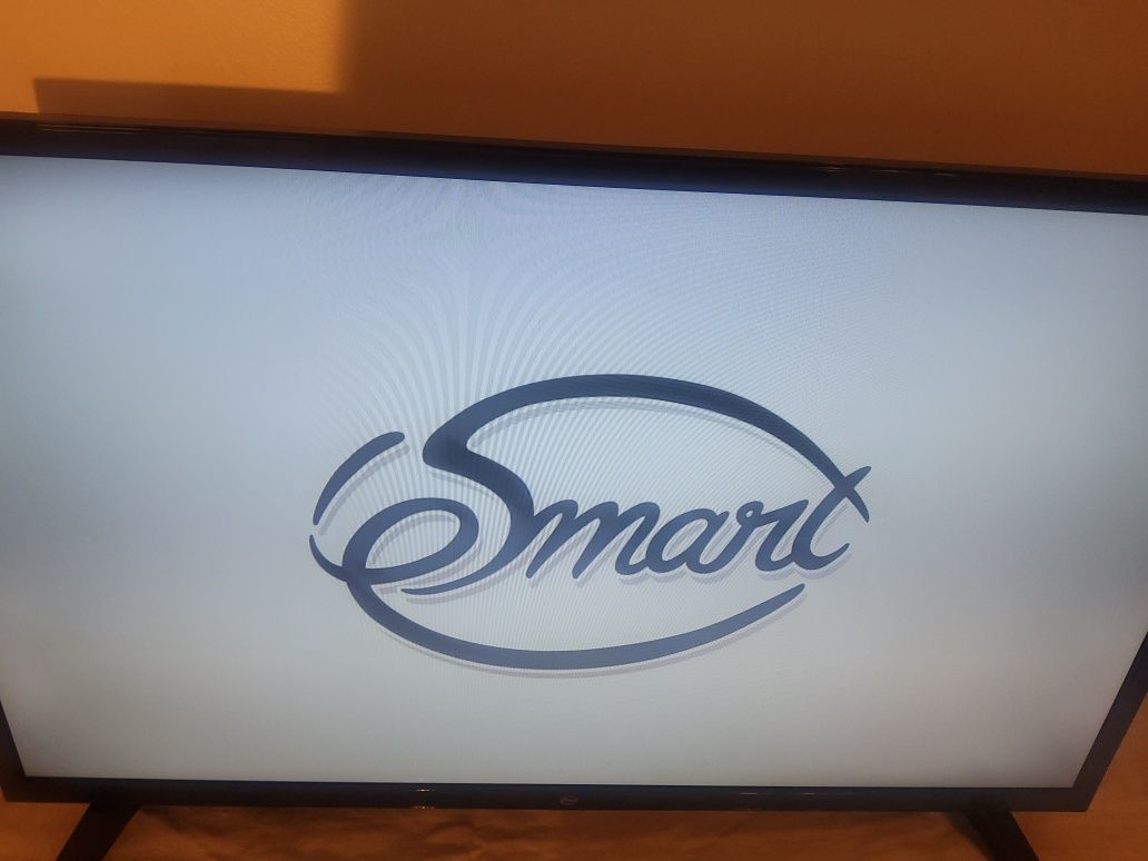 Televisão da marca Smart de 32"