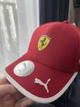 Czerwona czapka z daszkiem Puma x Ferrari