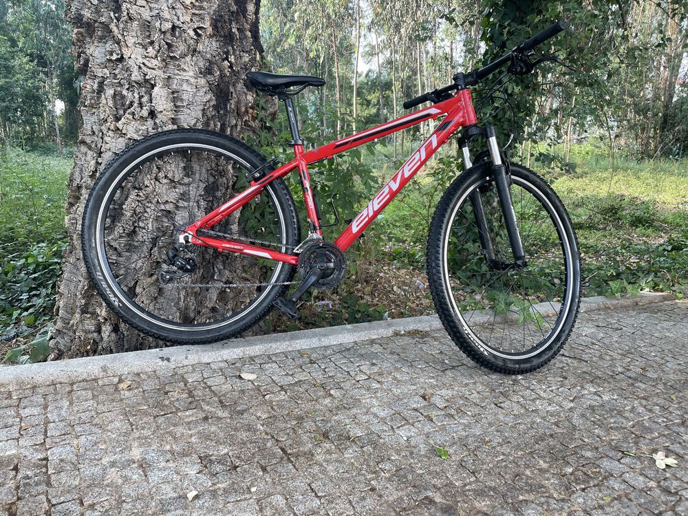 Bicicleta BTT Eleven