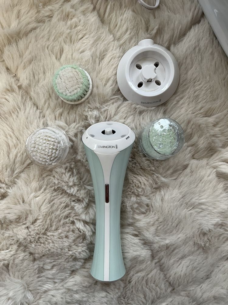 Szczoteczka do mycia twarzy Remington Reveal