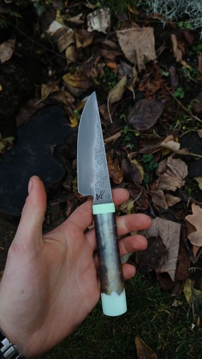 Ręcznie wykuty zestaw noży kuchennych.Świecący w ciemności.Knifemaking