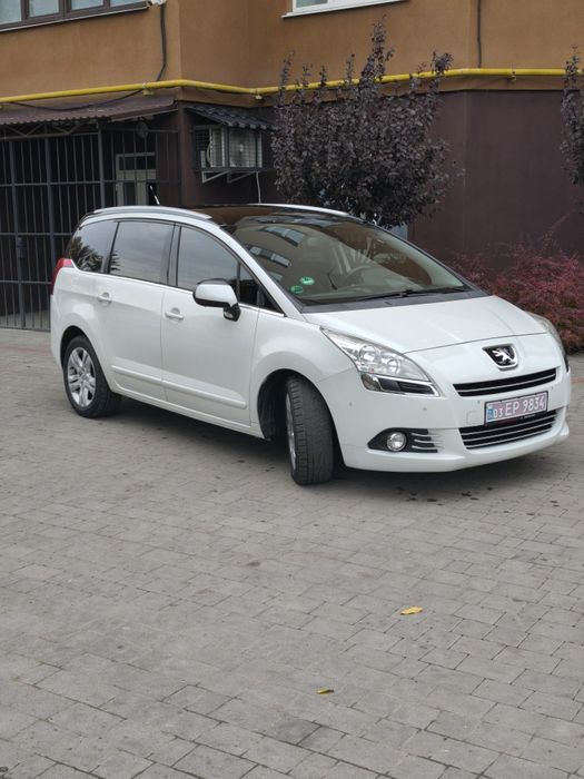 Продам Peugeot 5008.