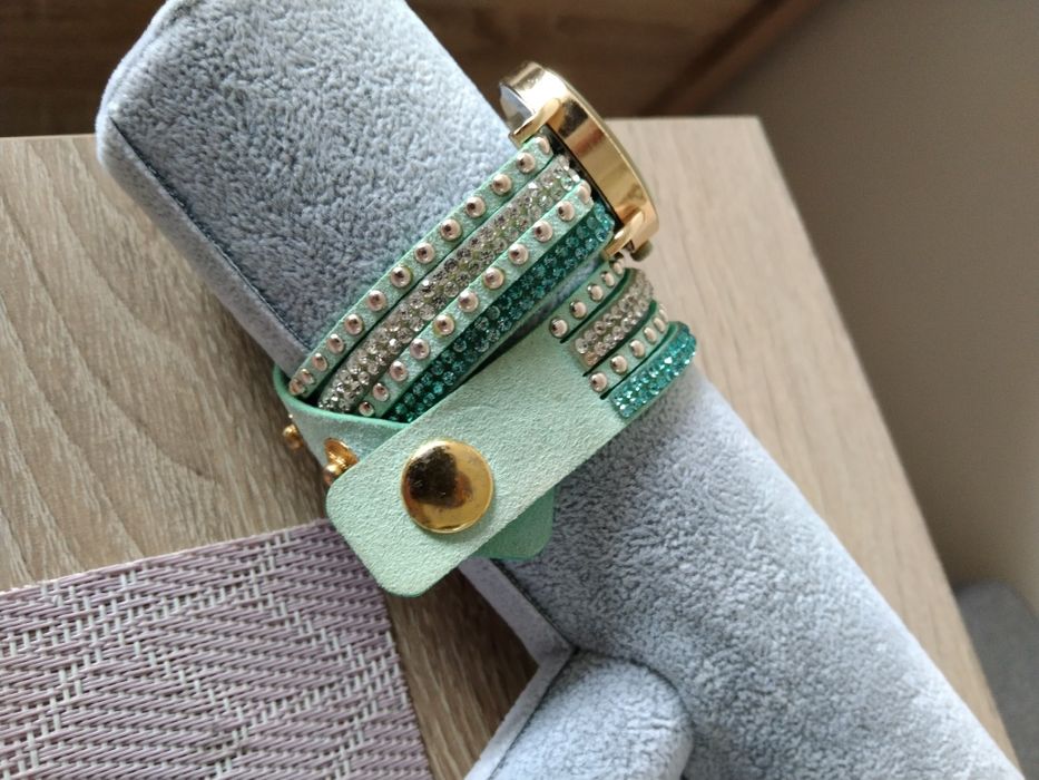 Miętowy złoty zegarek damski z diamencikami