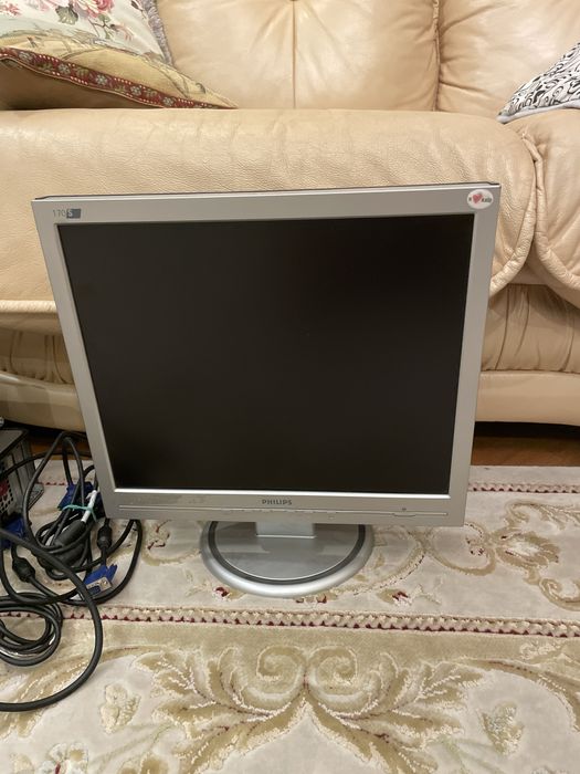 Монитор Philips.