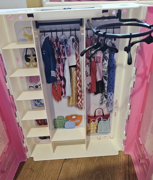 Szafa dla lalek barbie