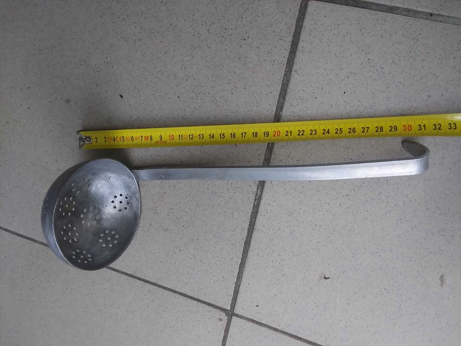 Aluminiowy cedzak sitko durszlak łyżka chochla stary przedmiot z prl
