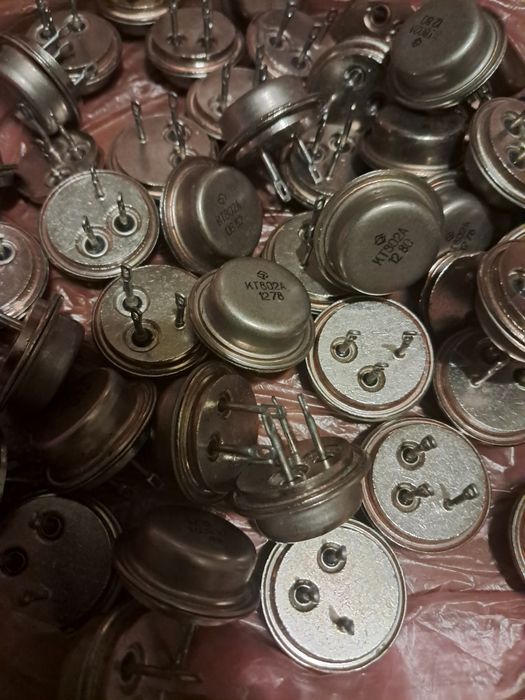 Транзисторы КТ802А.