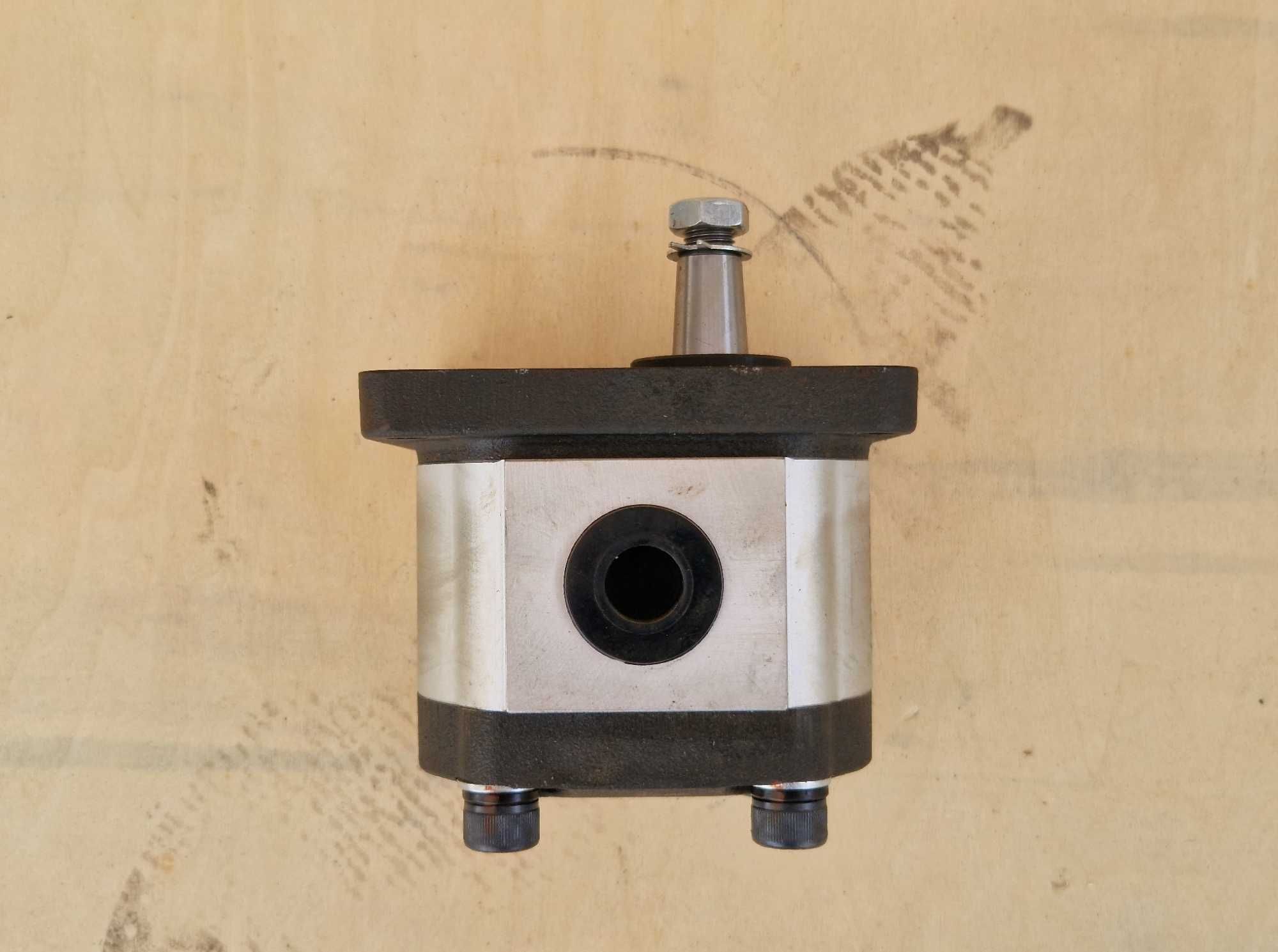 Pompa hydrauliczna zębata HYDROLIDER 4cm3/obr/ 6l/ min