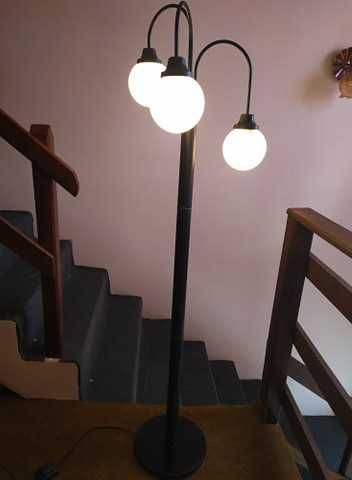 Duża lampa stojąca