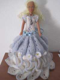 Boneca com vestido de malha lindissima