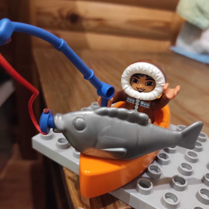 LEGO Duplo Eskimos w łódce,wędka i ryba