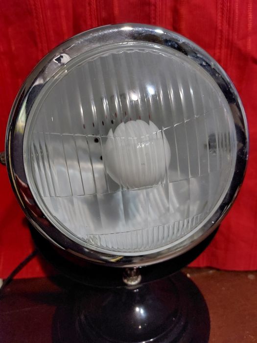 Candeeiro com farol de mota Vespa 
Artigo bem acondicionado.
Recomendo