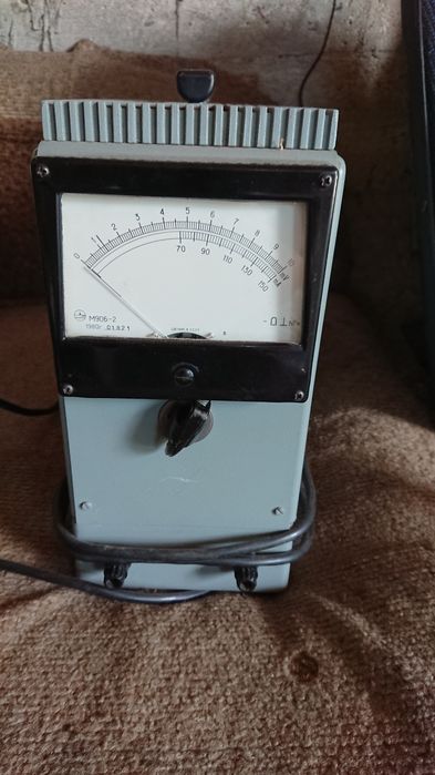 Зарядний пристрій