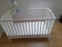 Łóżeczko Ikea HENSVIK + Materac Ikea VYSSA+ Karuzelka Fisher-Price