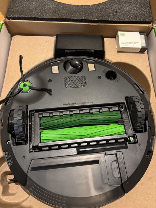 Aspirador Robô IROBOT Roomba J7 Grafite