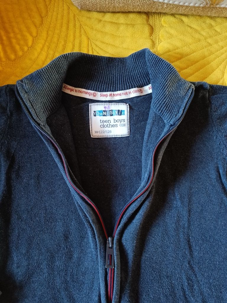 Elegancki odświętny sweter na zamek suwak 122 / 128 granatowy