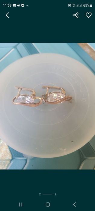 Продам сережки золото серебро.